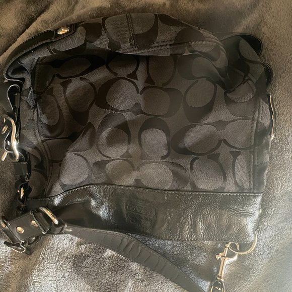 ♥ Coach Signature Medium Shoulder Bag Leather trim silver hardware ♥ - Picture 5 of 6